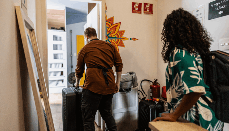 Airbnb vs. Hostel
