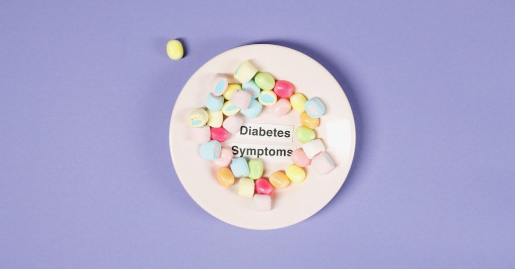 Colorful candies on a plate highlight diabetes symptoms against a purple background.
