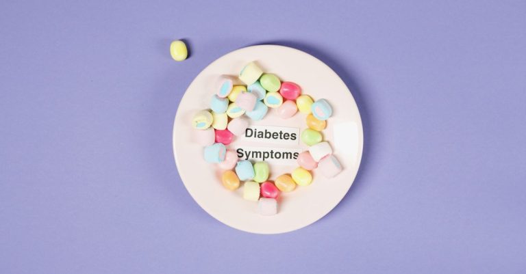 Colorful candies on a plate highlight diabetes symptoms against a purple background.