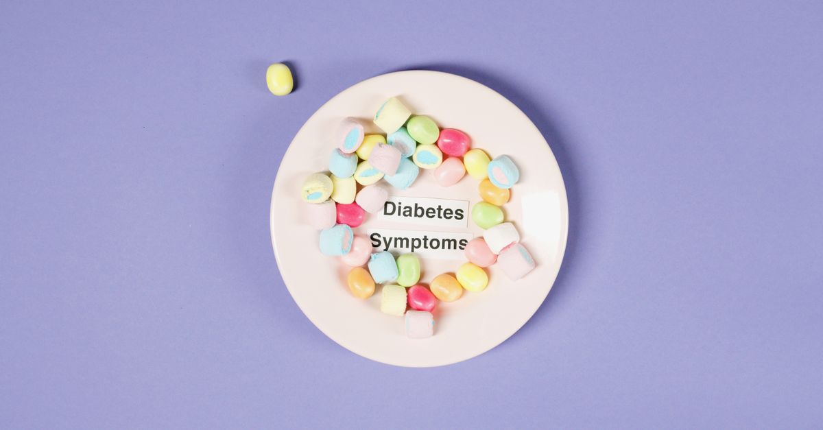Colorful candies on a plate highlight diabetes symptoms against a purple background.